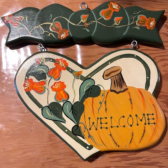 Vintage fall welcome sign. - Picture 1 of 5
